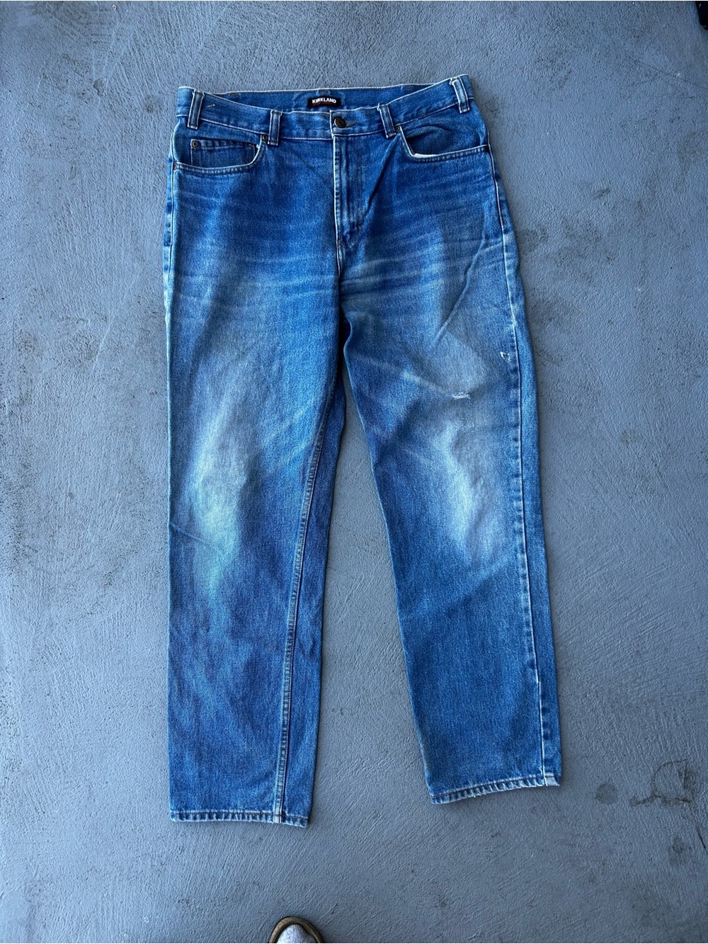 Kirkland Signature Men's Relaxed Blue Denim Jeans